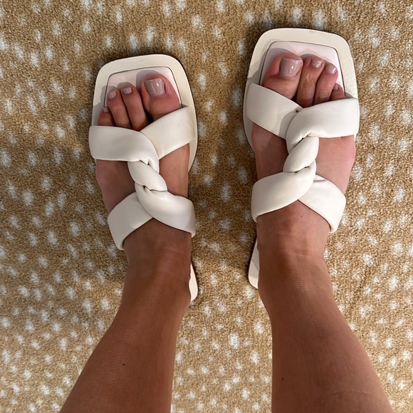 Woven leather sandals - Picture 7 of 7